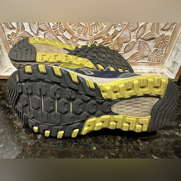 New Balance Women’s Size 9 Trail Sneaker - Picture 5 of 7